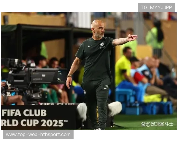 切尔西中场串联流畅，比赛节奏完全掌控