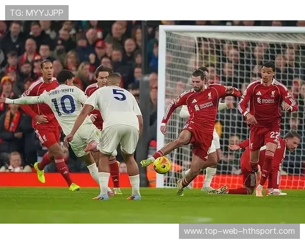 利物浦外围远射连发，阿诺德稍稍打高